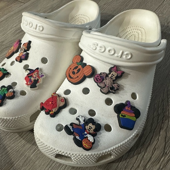 Crocs White With Disney Halloween Mickey Jibbitz Sz Men 8 Women’s 10 - Picture 3 of 8